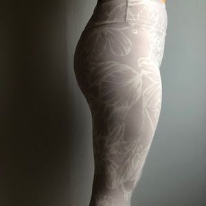 Fabletic Capri Flower Print Leggings
